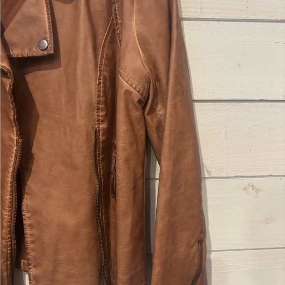 Max Studio Tan Faux Leather Women's Jacket in Great condition! - Picture 3 of 16